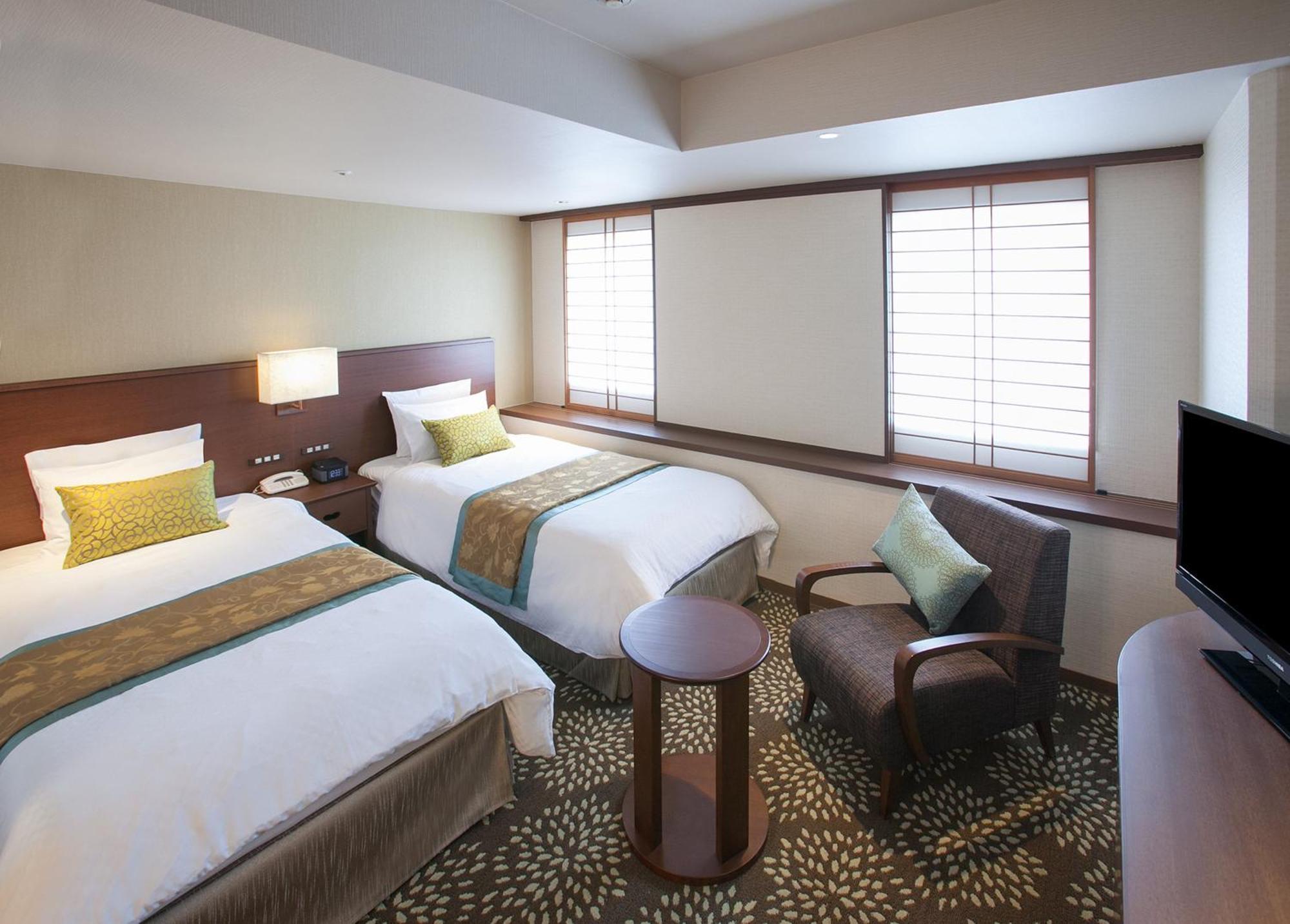 Hotel Ana Sky By Ihg 3*